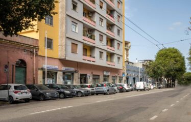 CAGLIARI: LOCALE COMMERCIALE IN POSIZIONE STRATEGICA