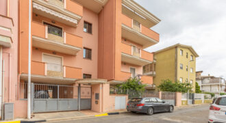ASSEMINI: TRIVANO 2 PIANO CON ASCENSORE, CANTINA E P. AUTO