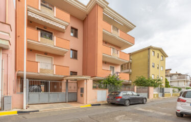 ASSEMINI: TRIVANO 2 PIANO CON ASCENSORE, CANTINA E P. AUTO